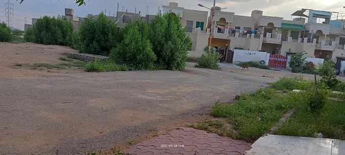 areesha villas scheme 33