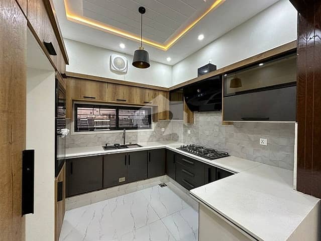 10 MARLA BRAND NEW LUXUARY FULL HOUSE FOR RENT IN JAniper BLOCK BAHRIA TOWN LAHORE — photo 1