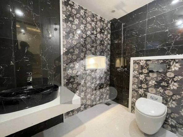 10 MARLA BRAND NEW LUXUARY FULL HOUSE FOR RENT IN JAniper BLOCK BAHRIA TOWN LAHORE — photo 2
