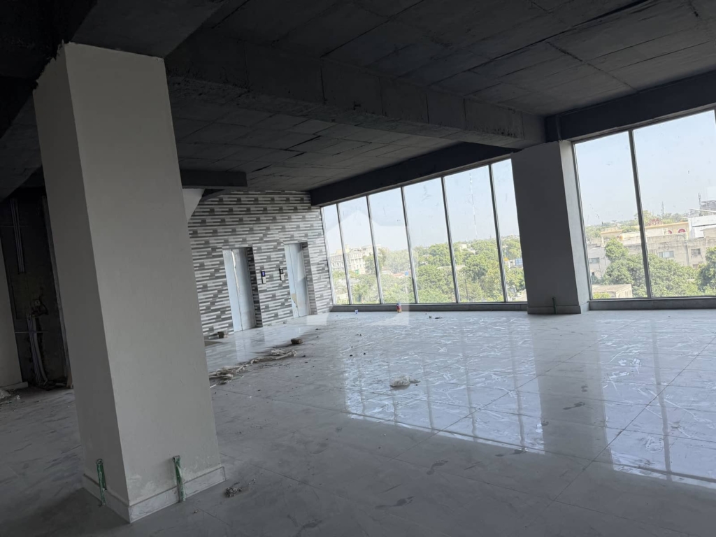 10000 SQ. FT Commercial Building Available For Rent — photo 1