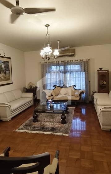 6 Bedroom House for Sale in Gulshan-e-Iqbal KDA Officers Society Karachi — photo 1
