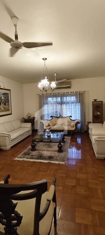 6 Bedroom House for Sale in Gulshan-e-Iqbal KDA Officers Society Karachi — photo 1