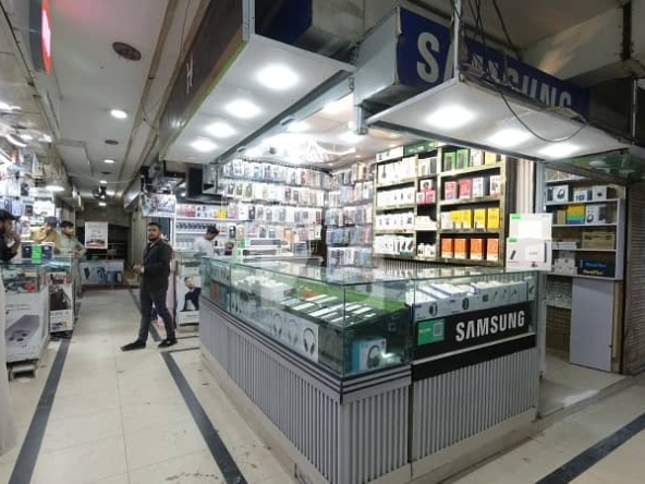8 Sq Yd Commercial Shop for Sale in Gulshan-e-Iqbal Town Karachi — photo 1