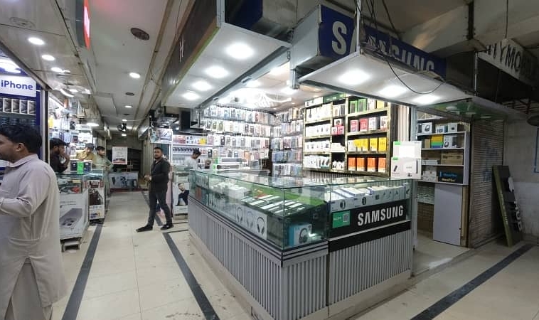 8 Sq Yd Commercial Shop for Sale in Gulshan-e-Iqbal Town Karachi — photo 1