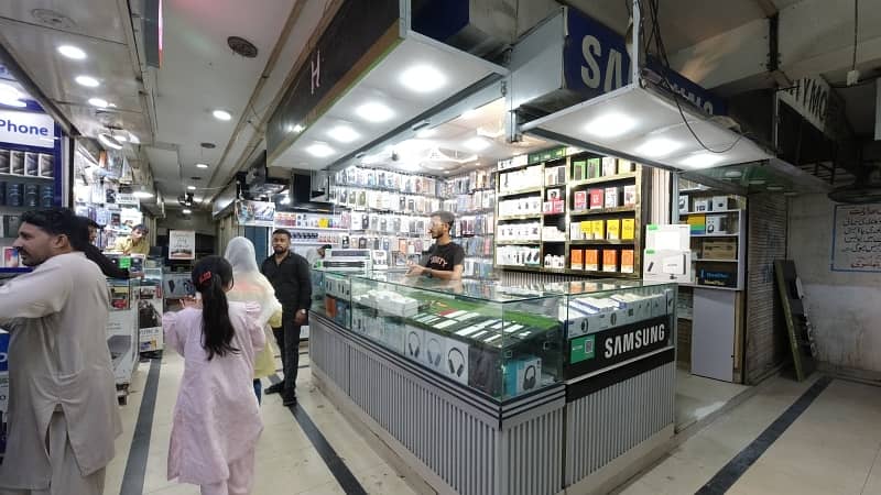 8 Sq Yd Commercial Shop for Sale in Gulshan-e-Iqbal Town Karachi — photo 2