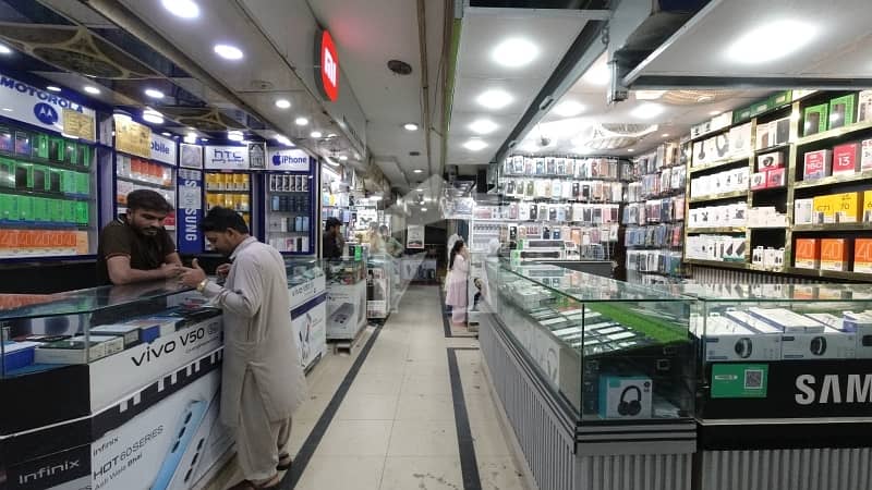 8 Sq Yd Commercial Shop for Sale in Gulshan-e-Iqbal Town Karachi — photo 3