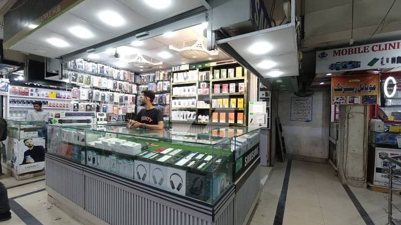 8 Sq Yd Commercial Shop for Sale in Gulshan-e-Iqbal Town Karachi — photo 4