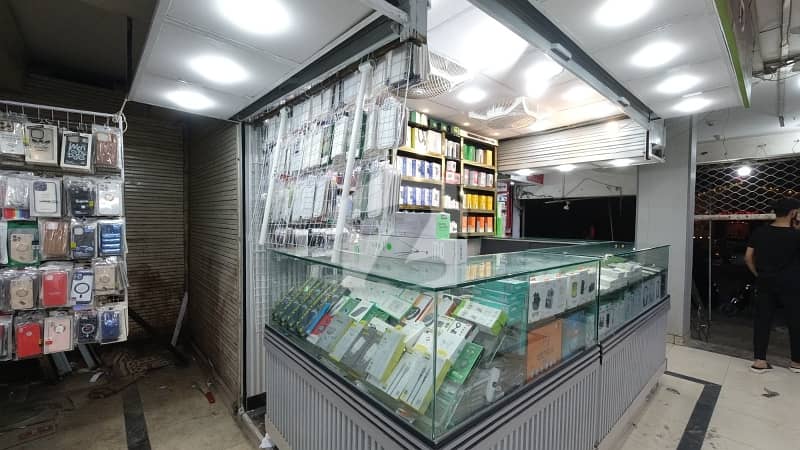 8 Sq Yd Commercial Shop for Sale in Gulshan-e-Iqbal Town Karachi — photo 5