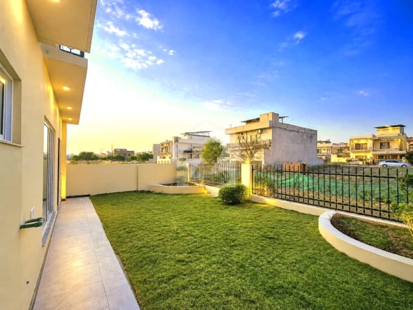 Elegant 14 Marla House With 3 Marla Extra Land — photo 1