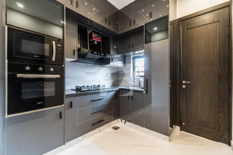 Most Beautiful One Kanal Modern Design Luxury Bungalow For Sale At Super Hot Location In Dha Phase 7 — photo 1