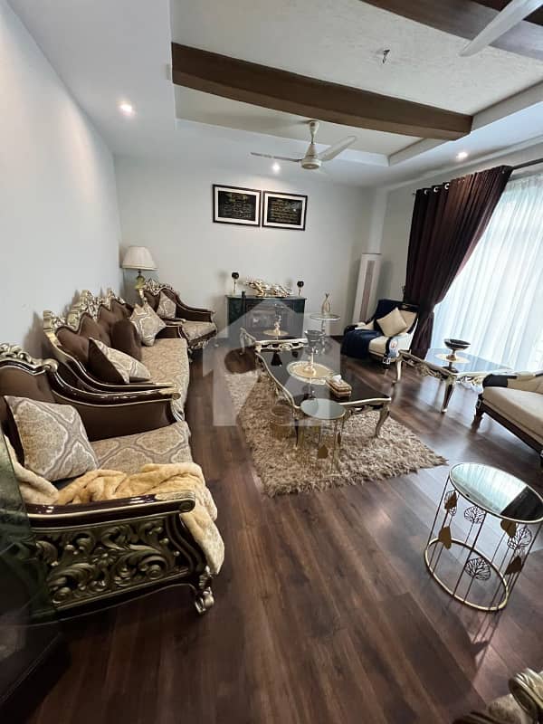 One Kanal Slightly Used Modern Design Owner Build House For Sale At Prime Location Of DHA Lahore Near To Park Masjid & Commercial Market — photo 1