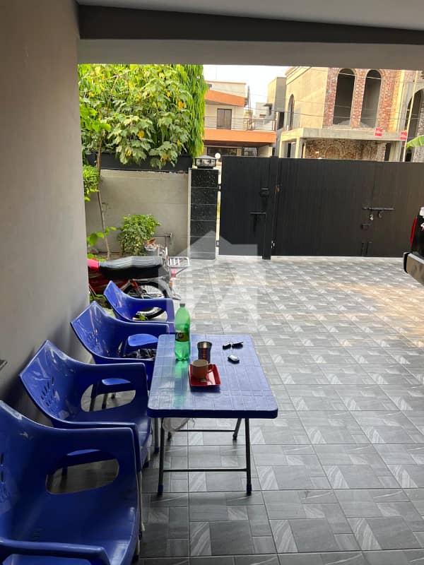 One Kanal Slightly Used Modern Design Owner Build House For Sale At Prime Location Of DHA Lahore Near To Park Masjid & Commercial Market — photo 2