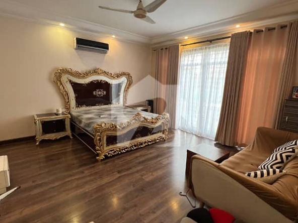 One Kanal Slightly Used Modern Design Owner Build House For Sale At Prime Location Of DHA Lahore Near To Park Masjid & Commercial Market — photo 3