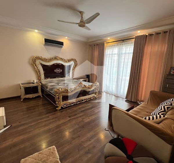 One Kanal Slightly Used Modern Design Owner Build House For Sale At Prime Location Of DHA Lahore Near To Park Masjid & Commercial Market — photo 3